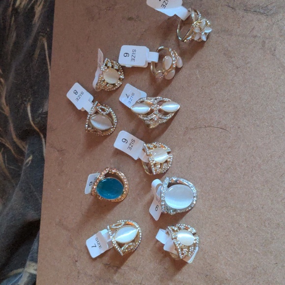 Bundle lot of assorted Jewelry Rings 10 Pieces Size 6,7,8 - Picture 4 of 11